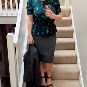 🍀 Peplum Short Sleeve Blouse Sz M